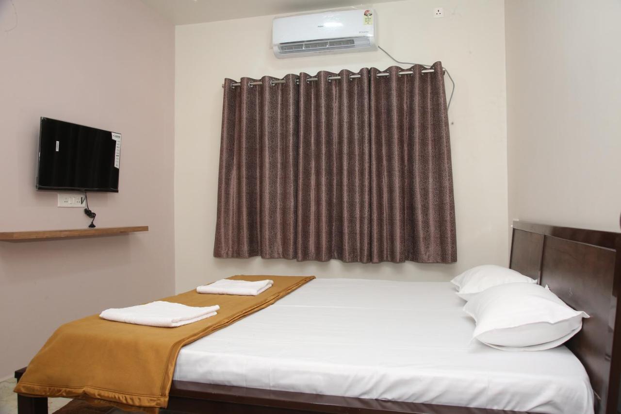 Hotel Madhusudan Executive Colhapur Exterior foto
