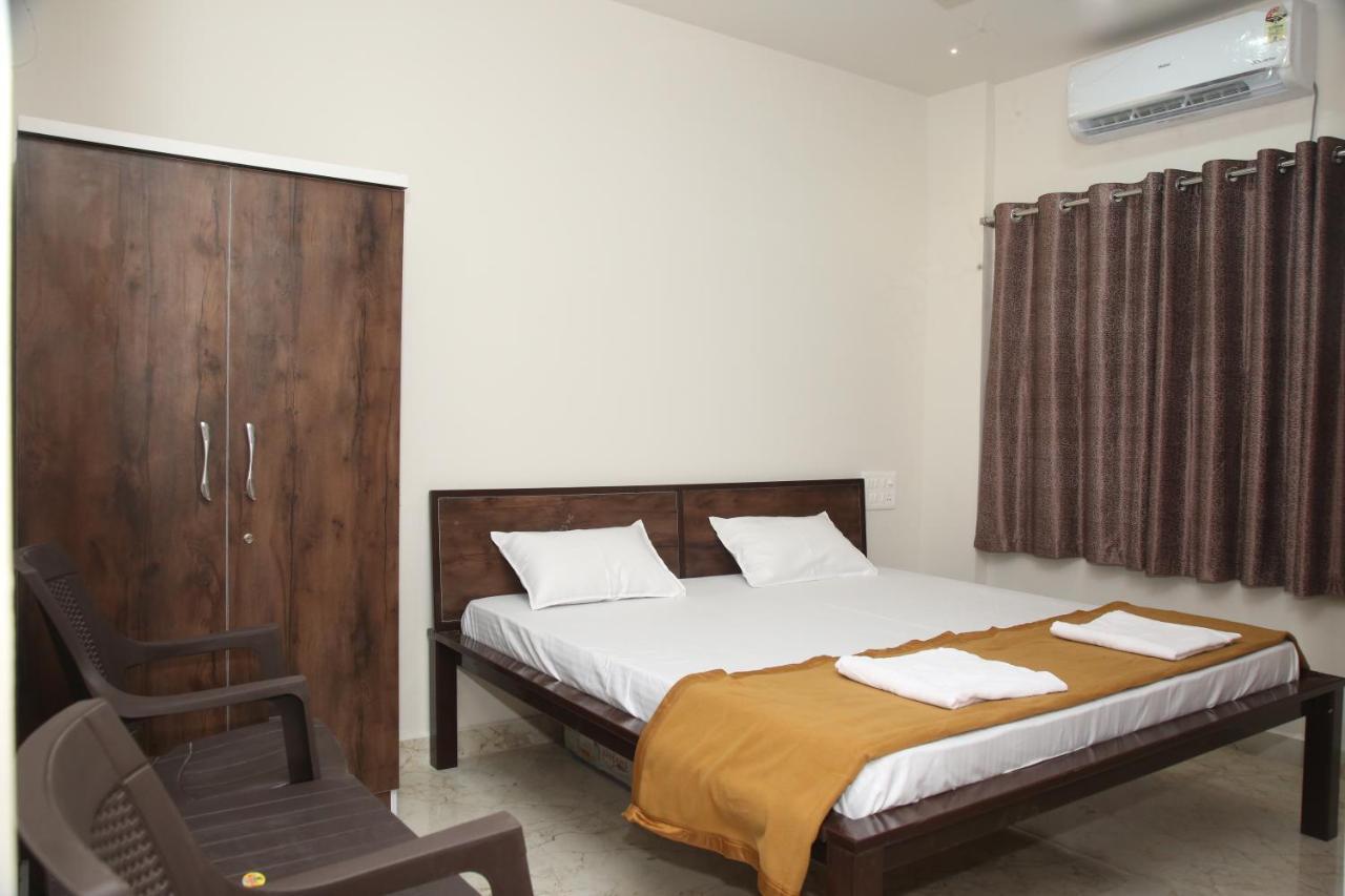 Hotel Madhusudan Executive Colhapur Exterior foto