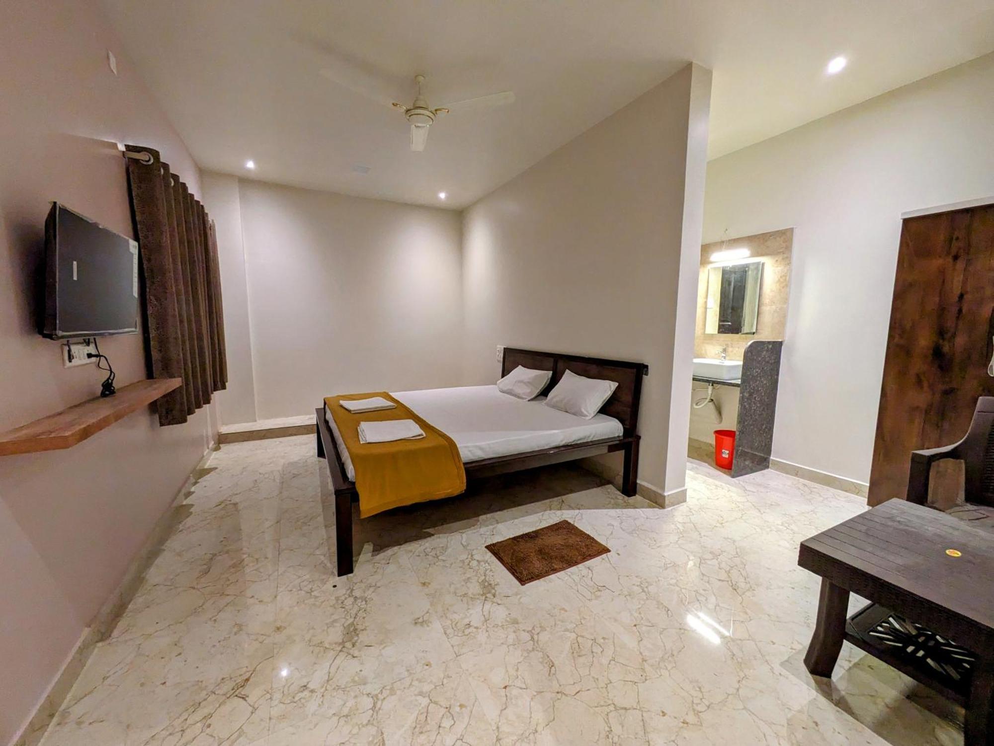 Hotel Madhusudan Executive Colhapur Exterior foto